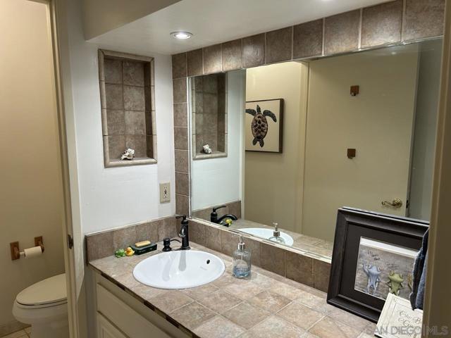 0 8184 Caminito Sonoma, La Jolla CA: https://media.crmls.org/mediaz/0c7f5f33-f01b-44da-941d-54f22662431c.jpg