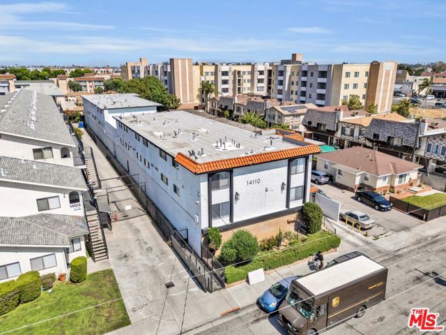 14110 Yukon Avenue, Hawthorne CA: https://media.crmls.org/mediaz/0c7fe24b-8276-41eb-8066-4d775a5c6ea6.jpg