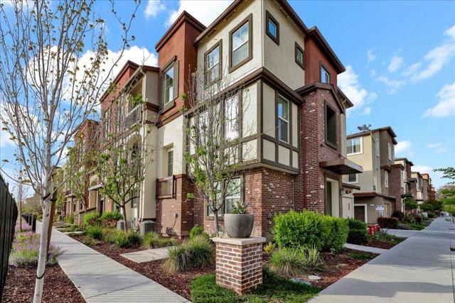 1011 Bellante Lane, San Jose CA: https://media.crmls.org/mediaz/0c80420f-fd8b-41ea-835b-a2f215cf5957.jpg