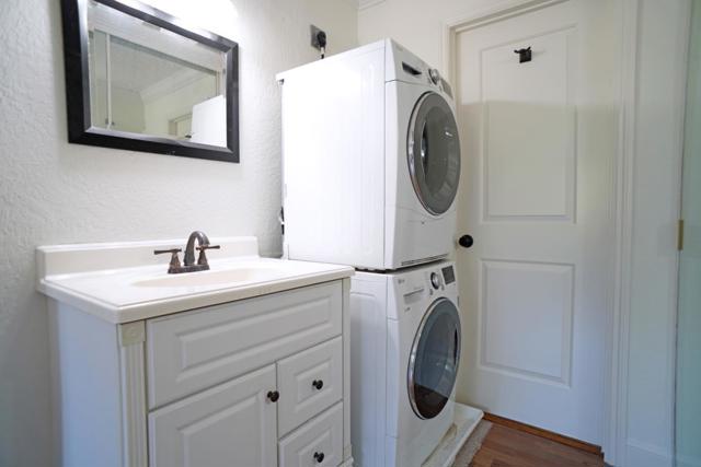110 E Middlefield Road, Mountain View CA: https://media.crmls.org/mediaz/0c805abd-eddb-4387-bc55-7d20470a3b9f.jpg