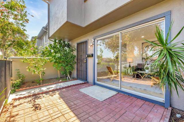 4312 Solano Way, Union City CA: https://media.crmls.org/mediaz/0c80844b-89ca-49b7-978c-94c5e9329d12.jpg