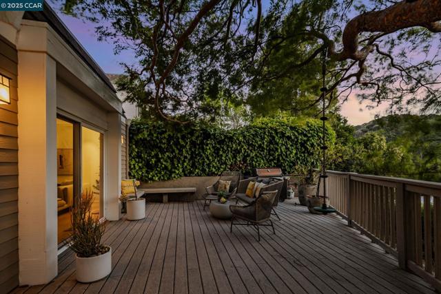 2280 Hastings Dr, Belmont CA: https://media.crmls.org/mediaz/0c80d2d3-d8d3-4247-bed0-878ee96ce30c.jpg