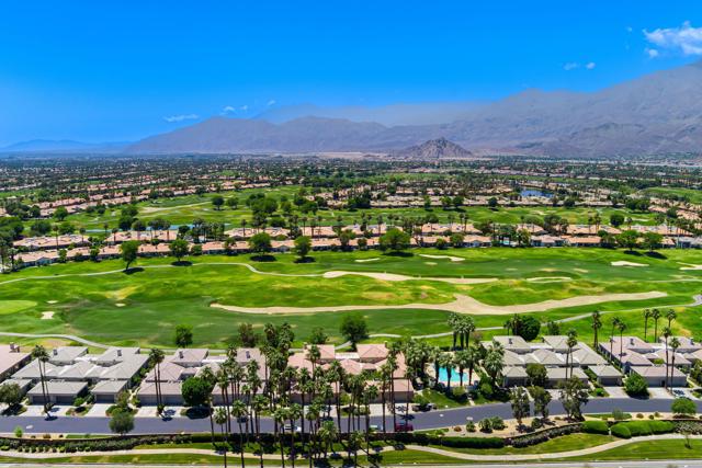 80601 Oak Tree, La Quinta CA: https://media.crmls.org/mediaz/0c80e15b-707d-43fb-9677-a3d20d816bb7.jpg
