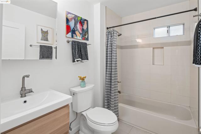 209 Behrens St, El Cerrito CA: https://media.crmls.org/mediaz/0c80e7aa-a600-4e75-9736-2fe2259893da.jpg