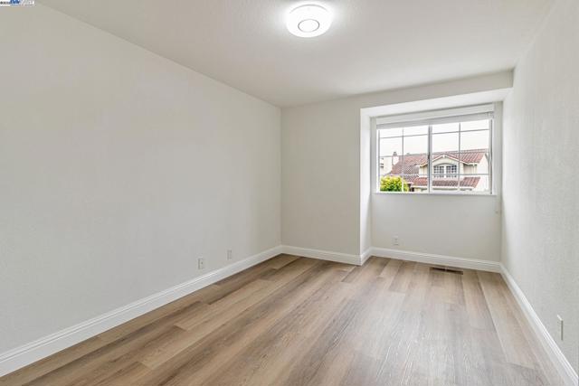 19052 Mount Lassen Drive, Castro Valley CA: https://media.crmls.org/mediaz/0c827211-11f0-4301-88c7-3aa7e3aaeea3.jpg