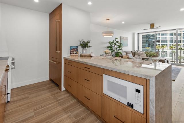 1830 Avenida Del Mundo, Coronado CA: https://media.crmls.org/mediaz/0c83afdb-102b-4c89-9501-48e1525a8ba6.jpg