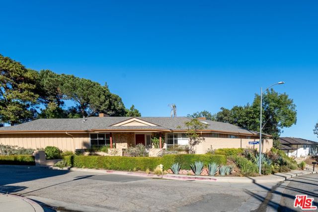 2200 Jeffersonia Way, Los Angeles CA: https://media.crmls.org/mediaz/0c83f5c2-e609-4d66-842f-f7ff9456fffd.jpg