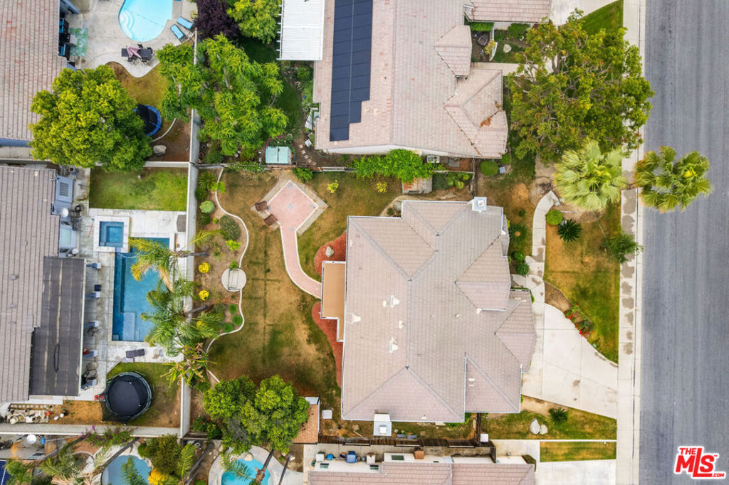 https://media.crmls.org/mediaz/0c841990-2686-4d28-80cb-f0304213be69.jpg?preset=X-Large