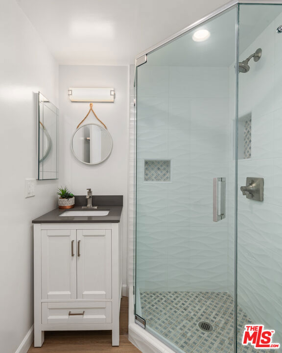 11862 Starfish Lane, Malibu CA: https://media.crmls.org/mediaz/0c84b92f-5406-4296-aabb-8b608b209819.jpg