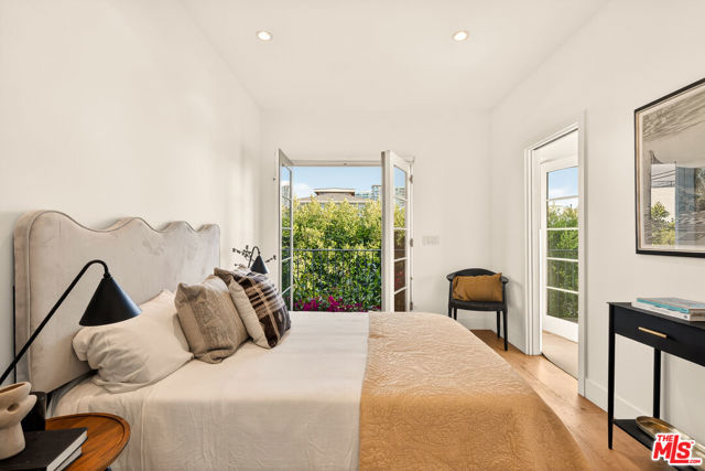 Image 39 of 43 For 3128 Stanford Avenue