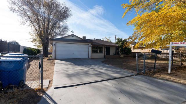 Detail Gallery Image 2 of 15 For 220 E Avenue P2, Palmdale,  CA 93350 - 2 Beds | 2 Baths