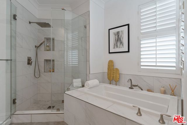 12923 Bluff Creek Drive, Los Angeles CA: https://media.crmls.org/mediaz/0c854006-106a-4bc1-a9b7-f6870c4f3790.jpg