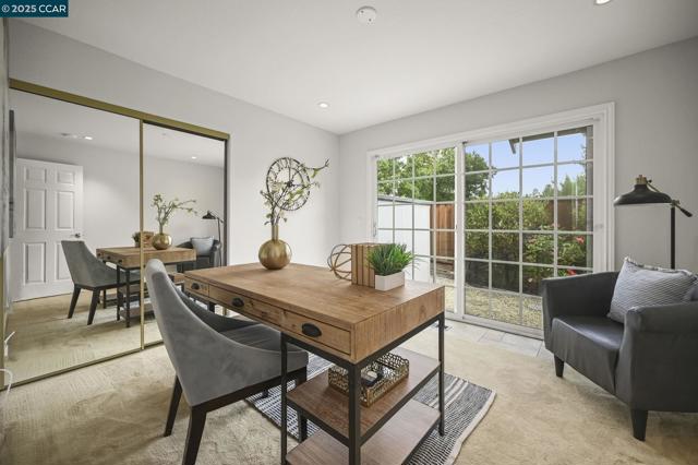 34 Willowview Ct, Danville CA: https://media.crmls.org/mediaz/0c8593a9-d326-475f-a522-772ecb3086a8.jpg