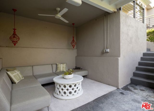 5692 Holly Oak Drive, Los Angeles CA: https://media.crmls.org/mediaz/0c862a5f-e3d6-4836-ba73-4b6e51abd8ba.jpg