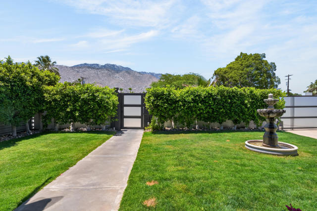 684 N Paseo De Anza, Palm Springs, CA 92262