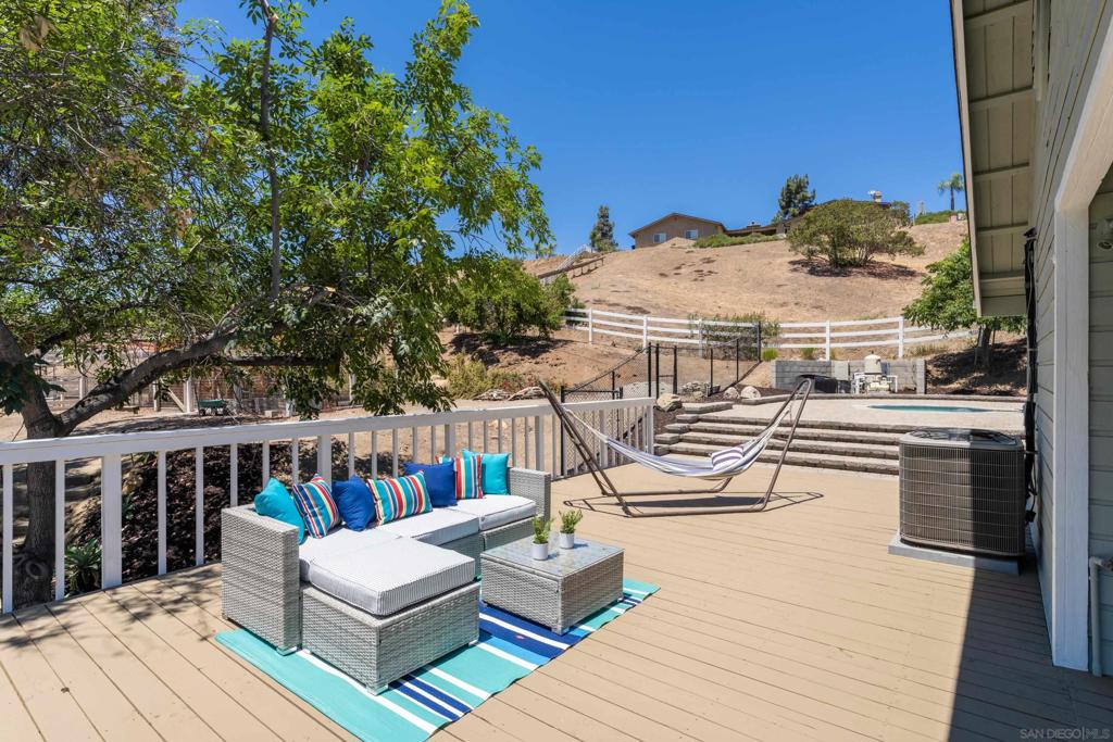 MLS #250034940SD img 33