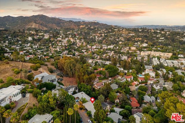 6190 Temple Hill Drive, Los Angeles CA: https://media.crmls.org/mediaz/0c876a1a-9f5d-40b7-afd5-124bffc25c85.jpg