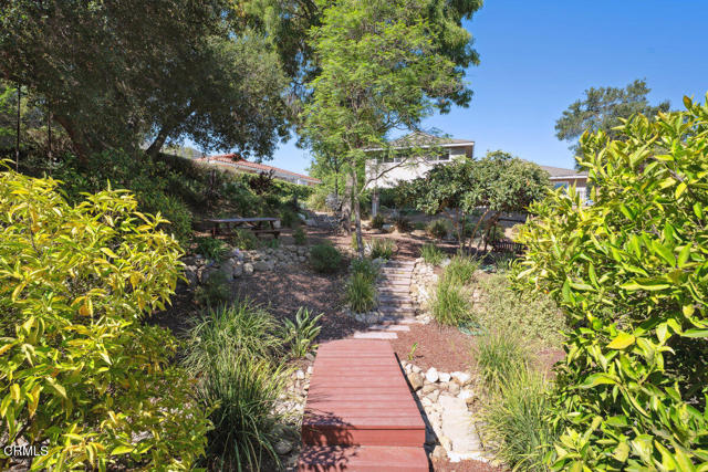 354 Larch Crest Court, Newbury Park CA: https://media.crmls.org/mediaz/0c87caca-cd7d-4315-bc7f-2bc4b02c1bc7.jpg