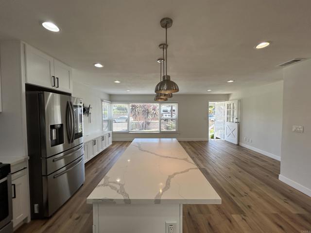 Detail Gallery Image 27 of 46 For 2501 Davis Ave, Carlsbad,  CA 92008 - 6 Beds | 5 Baths
