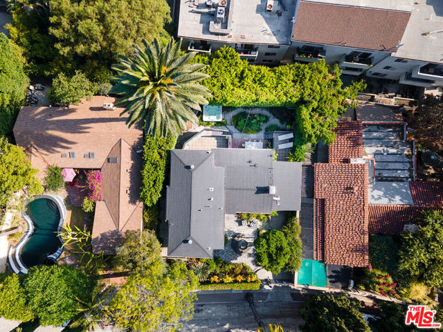 6626 Cahuenga Terrace, Los Angeles CA: https://media.crmls.org/mediaz/0c88ef29-1508-4b50-b086-e39a692bcd94.jpg