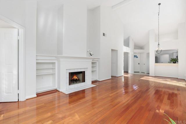 814 Okra Court, Carlsbad CA: https://media.crmls.org/mediaz/0c89f51a-cafb-4f4d-bb23-6c203504519d.jpg
