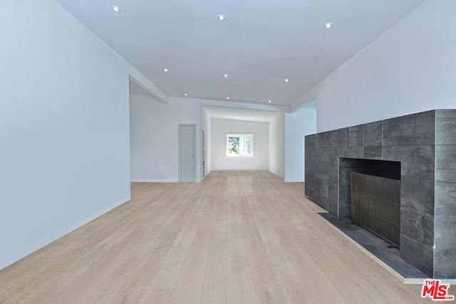 14892 Jadestone Drive, Sherman Oaks CA: https://media.crmls.org/mediaz/0c8a210f-ef33-4833-a9f8-4469fb3a084c.jpg