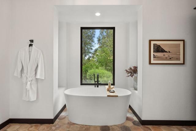 110 New Place Road, Hillsborough CA: https://media.crmls.org/mediaz/0c8abd5a-21ec-4598-9de3-602dfb7cdcad.jpg