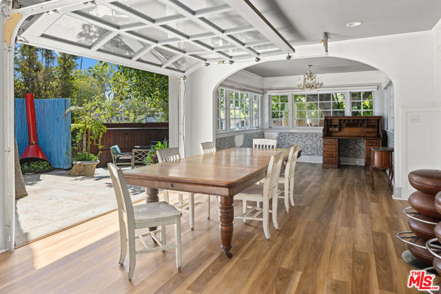 837 Venice Boulevard, Venice CA: https://media.crmls.org/mediaz/0c8acefa-49fb-4452-8a5e-714704fafd3b.jpg