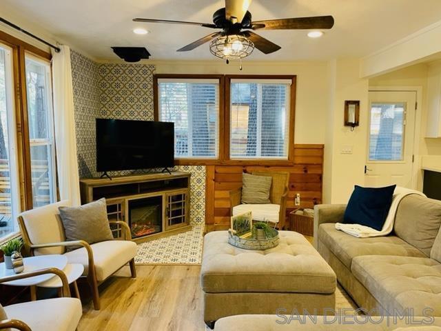 41489 Comstock Ln, Big Bear CA: https://media.crmls.org/mediaz/0c8ad87d-e42d-4b41-b589-c731a294cb79.jpg