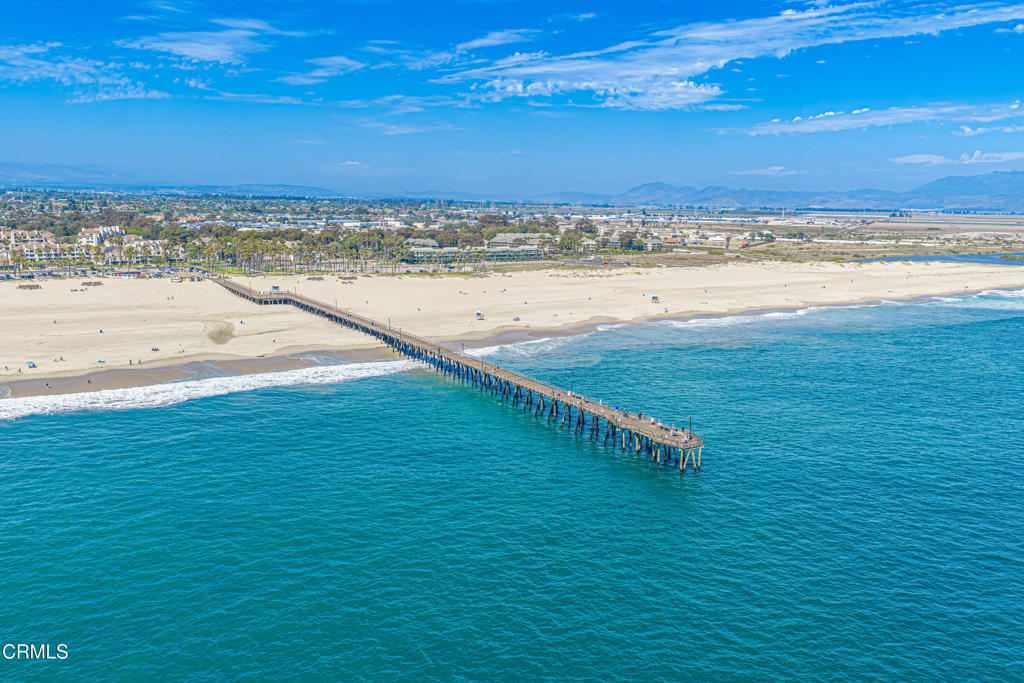 https://media.crmls.org/mediaz/0c8b2886-4b9d-4ed0-a758-3639fa8770df.jpg?preset=X-Large