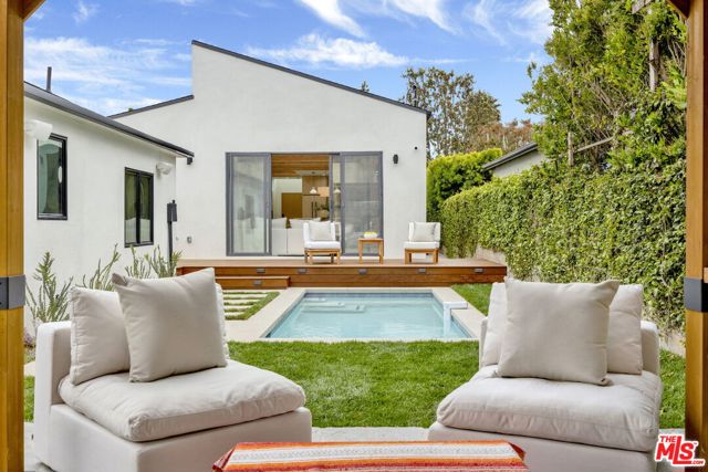 12469 Greene Avenue, Los Angeles CA: https://media.crmls.org/mediaz/0c8b3004-a989-41e3-9c5c-214e91651e52.jpg