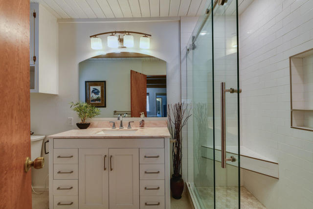 24873 Ponderosa Drive, Idyllwild CA: https://media.crmls.org/mediaz/0c8b3ba8-3752-4316-8af5-979ea7f19a21.jpg