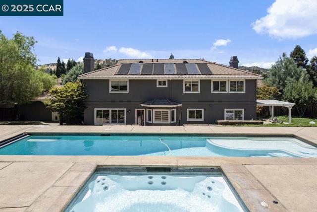 825 Bertram St, Walnut Creek CA: https://media.crmls.org/mediaz/0c8b6fe9-2a66-45f3-be3a-1786c402aaab.jpg