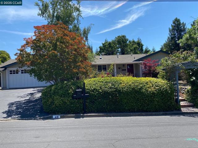 49 Terra Bella Dr, Walnut Creek CA: https://media.crmls.org/mediaz/0c8b7abe-e952-4d88-8bbe-7f42f874043e.jpg