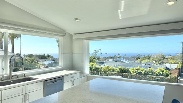 Detail Gallery Image 27 of 74 For 6611 Avenida De Las Pescas, La Jolla,  CA 92037 - 4 Beds | 3 Baths