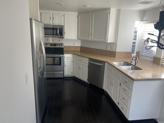 Detail Gallery Image 5 of 22 For 12582 Calle Tamega #102,  Rancho Bernardo (San Diego),  CA 92128 - 2 Beds | 2 Baths