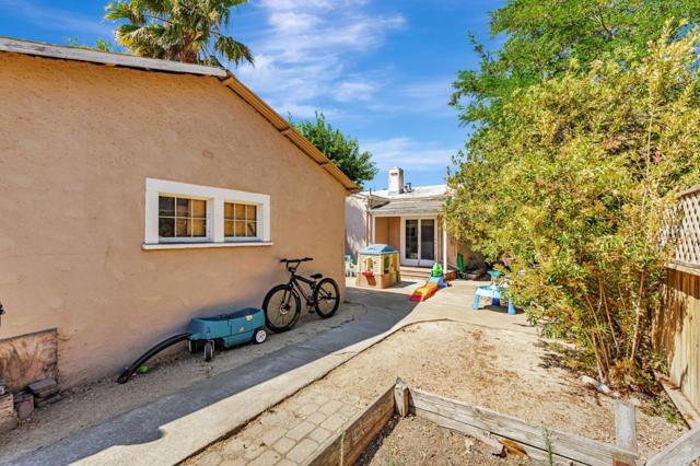 1179 San Benito Street, Hollister CA: https://media.crmls.org/mediaz/0c8c3070-7405-4213-9fde-28181e4d2d64.jpg
