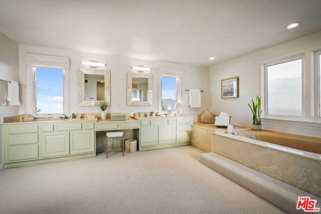 23255 W Paloma Blanca Drive, Malibu CA: https://media.crmls.org/mediaz/0c8c386c-a92e-4811-8447-41d0b73ee586.jpg