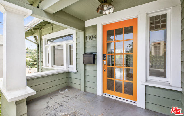 1404 Maltman Avenue, Los Angeles CA: https://media.crmls.org/mediaz/0c8c4c0b-4f6e-4bf6-b92a-1be1740a45b8.jpg