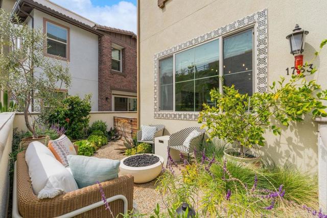 Detail Gallery Image 6 of 69 For 1763 Laurelwood Way, Oceanside,  CA 92057 - 3 Beds | 2/1 Baths