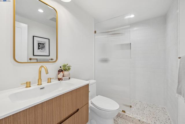 1129 WELLINGTON STREET, Oakland CA: https://media.crmls.org/mediaz/0c8d0565-6216-494f-9bc2-1ab3e80a1284.jpg