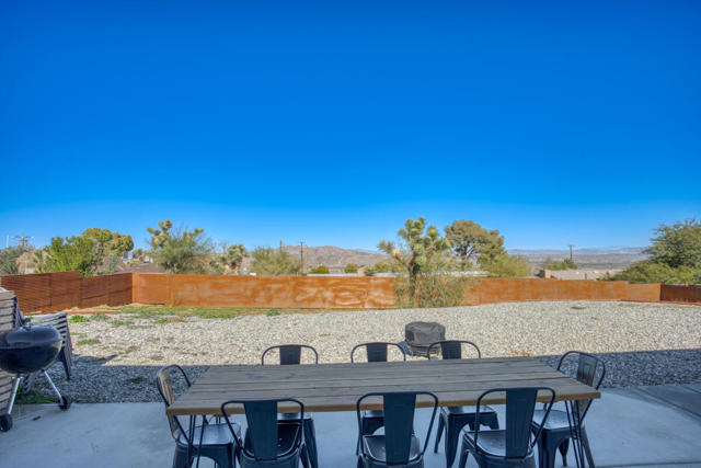 61004 Prescott Trail, Joshua Tree CA: https://media.crmls.org/mediaz/0c8d19c9-f11c-4f13-a319-9e7d419d4af6.jpg