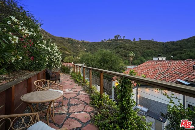 3418 Dorothy Road, Topanga CA: https://media.crmls.org/mediaz/0c8d7eb8-673a-4764-9d6a-a7b86ff59804.jpg