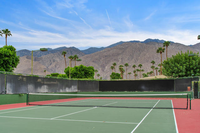 1334 Tiffany S Circle, Palm Springs CA: https://media.crmls.org/mediaz/0c8d86b0-f848-4442-812a-e0ee15d0c777.jpg