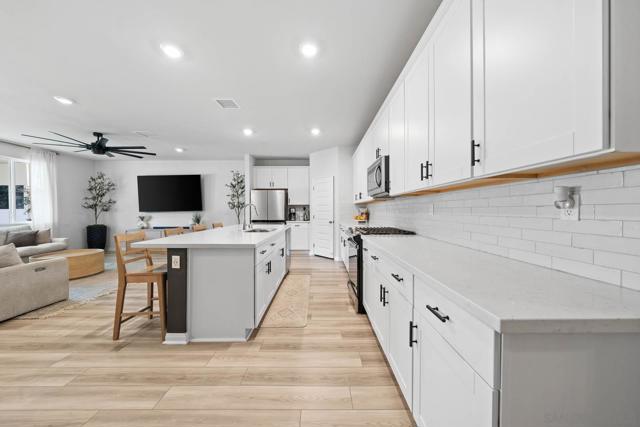 28315 Farm Creek Way, Valley Center CA: https://media.crmls.org/mediaz/0c8dd149-03f4-4c8c-a8df-b4f0b3e11b45.jpg