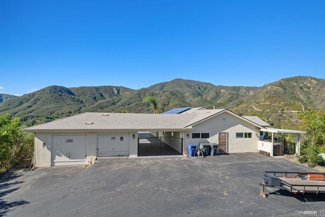 39255 De Luz Rd, Fallbrook CA: https://media.crmls.org/mediaz/0c8e6d9e-93ef-465a-801a-1a6ee0ee8ce9.jpg