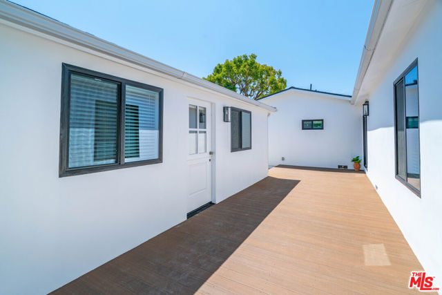 7832 Croydon Avenue, Los Angeles CA: https://media.crmls.org/mediaz/0c8ee98e-8e2b-4531-b642-078da2623eb4.jpg