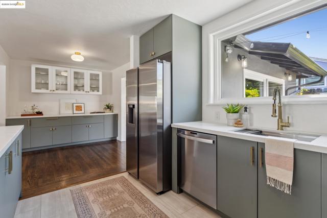 Image 14 of 60 For 2069 Horne St