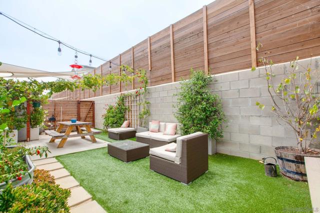 132 134 Phoebe St, Encinitas CA: https://media.crmls.org/mediaz/0c8f2503-6bfc-4831-9ee6-bf6eeae8d7d8.jpg