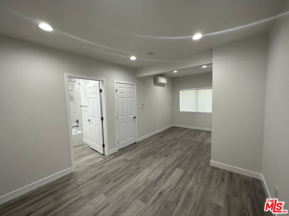 https://media.crmls.org/mediaz/0c8f756c-a889-4301-ae90-484953f8fd2d.jpg?preset=X-Large